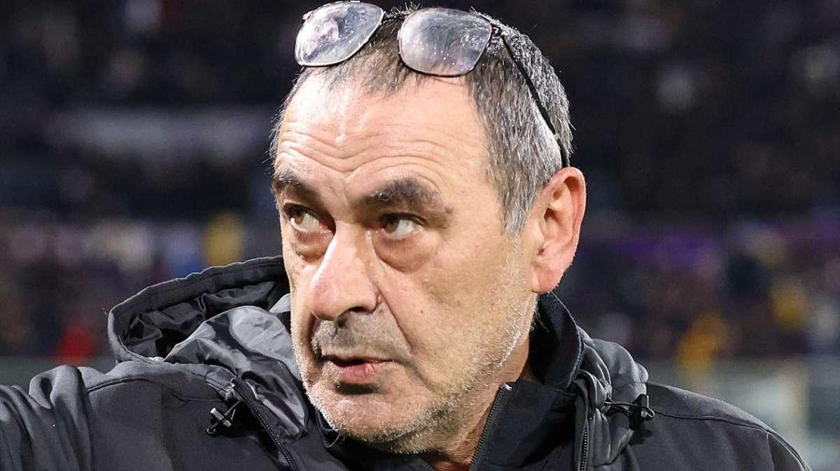Lazio, grana mercato bloccato ma Sarri resta allenatore: "Il Comandante attaccato ai nostri colori"