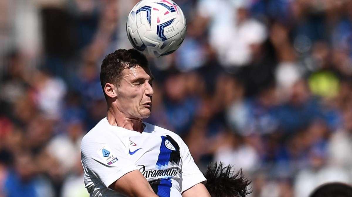 CdS - Inter-Benfica, formazione quasi fatta: difficile pensare a Pavard in panchina, dubbio Darmian-Dumfries