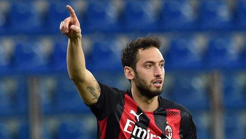 Calhanoglu, l'Inter si è avvicinata sensibilmente: offerta più alta di quella del Milan, si può chiudere a breve