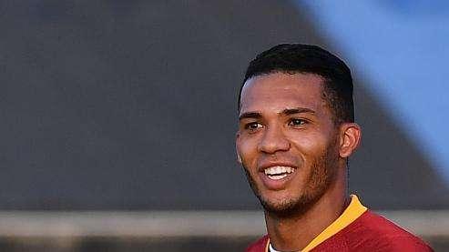 Nainggolan ricorda l'impresa contro il Barcellona. Juan Jesus lusingato dai complimenti: "Quando vuoi capisci di calcio"