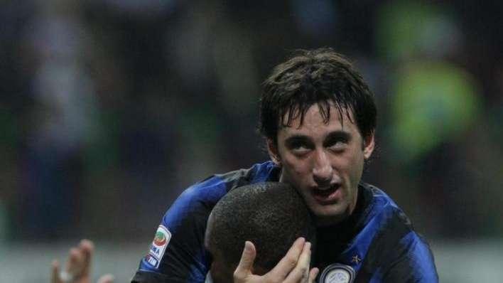 Milito a Eto'o: "Complimenti per la splendida carriera. Un onore giocare con te"