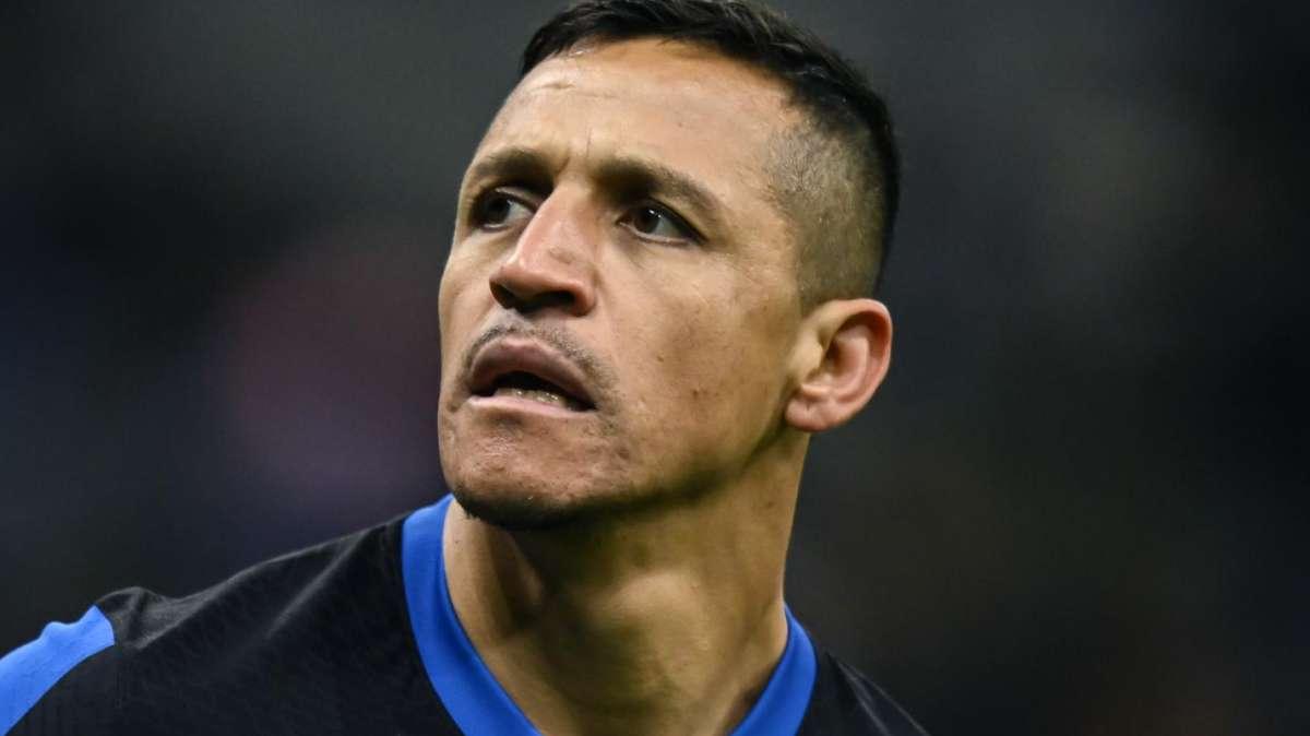 Sky - Inter-Cagliari, ballottaggio Sanchez-Arnautovic (51%-49%). Intanto ad Appiano spuntano le bandiere celebrative