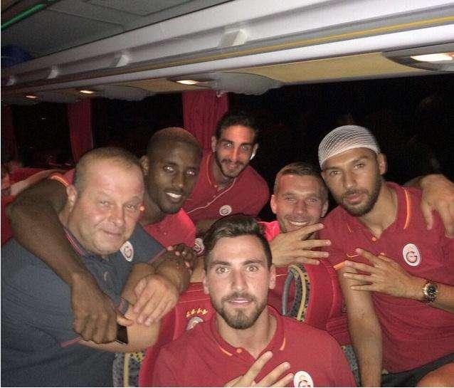 Podolski twitta: "Bella vittoria stasera. Ora..."