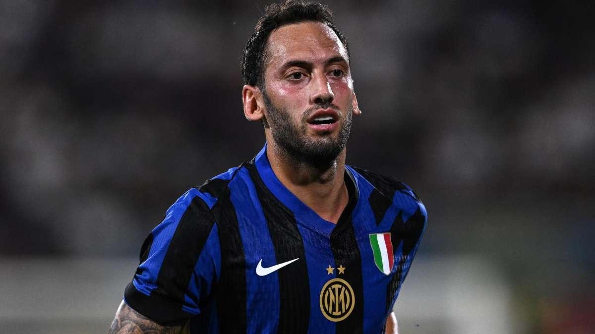 Sky - Calhanoglu e Asllani puntano Inter-Juve, fissati gli esami di Acerbi: gli aggiornamenti 
