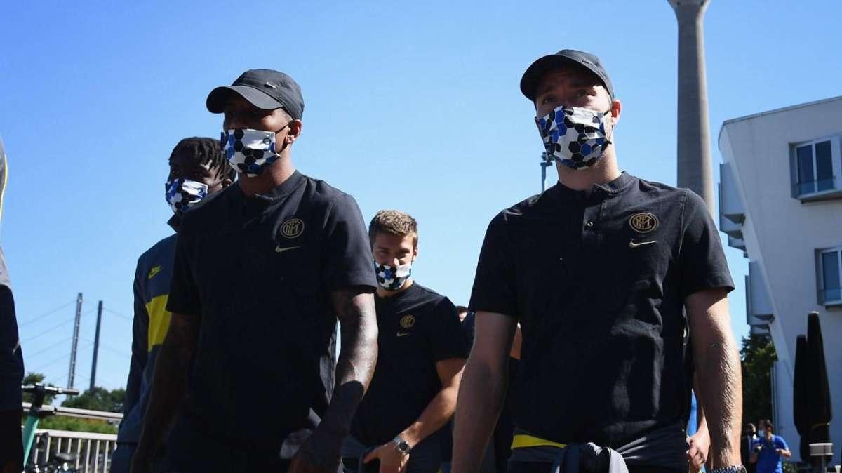 FOTO - Passeggiata a Düsseldorf per il gruppo nerazzurro prima della gara col Getafe
