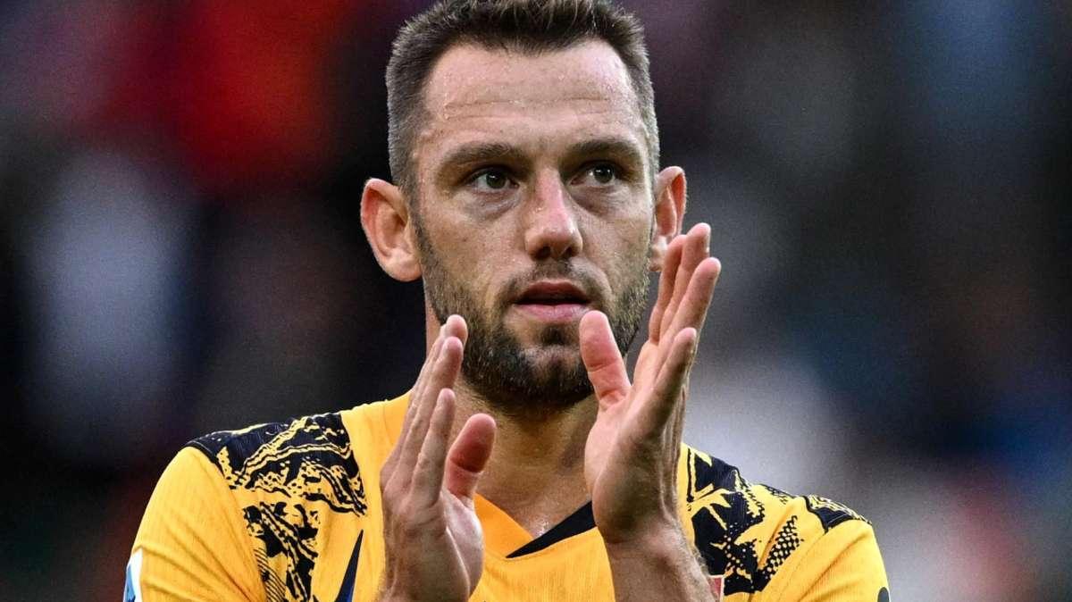 Stasera l'ultima partita con la Bosnia di Dzeko? De Vrij: "Un grandissimo. Ho un bel rapporto con lui, felice di rivederlo"