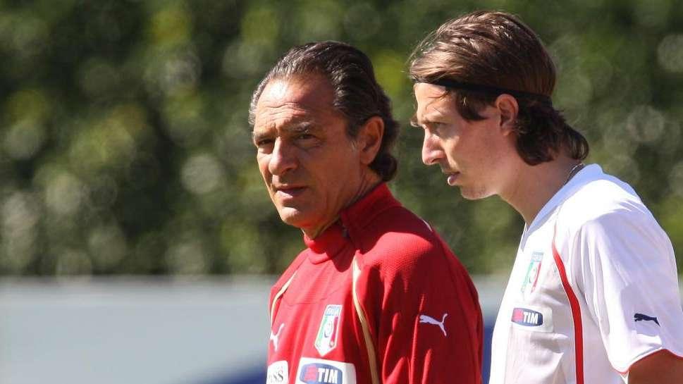 Montolivo al fianco del Ct della Nazionale Prandelli