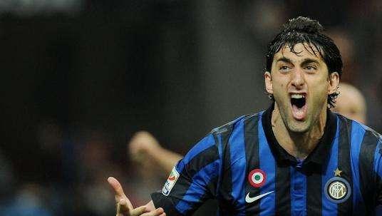 Da Milito un saluto ai tifosi di Genoa e Saragozza
