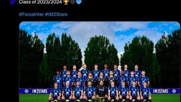 L'Inter campione d'Italia posa ad Appiano Gentile con la coppa del 20° scudetto: la foto ufficiale 