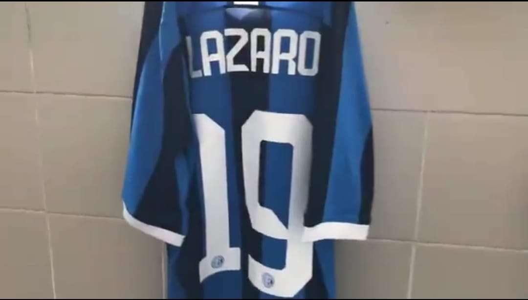 FOTO - Valentino Lazaro ha scelto la numero 19: ecco la maglia che indosserà contro il Lugano 