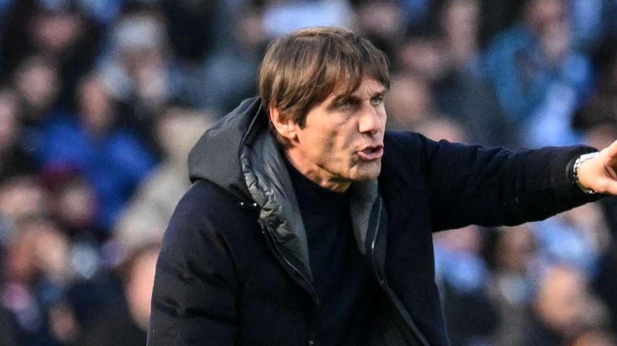 Napoli, ancora Conte: "Cercheremo di dare fastidio fino alla fine lottando col coltello fra i denti"