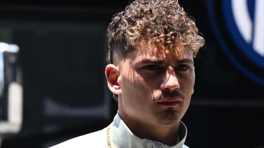 Esposito, rotta verso Cagliari: in serata l'arrivo dell'attaccante classe 2002 in Sardegna