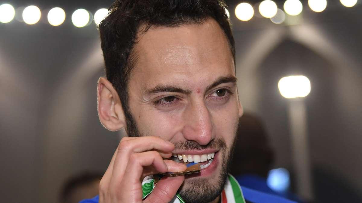 GdS - Calhanoglu "convocato" dai dirigenti: arriva la proposta per il rinnovo