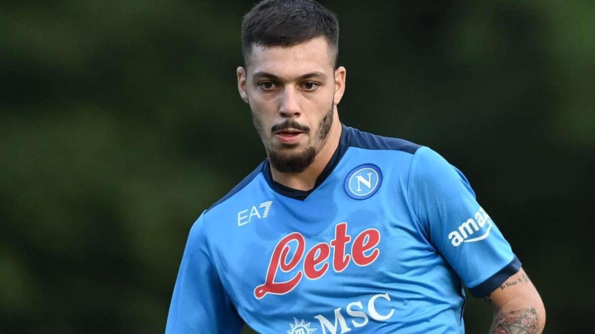 Napoli, un messaggio su WhatsApp costa a Gaetano due turni di squalifica
