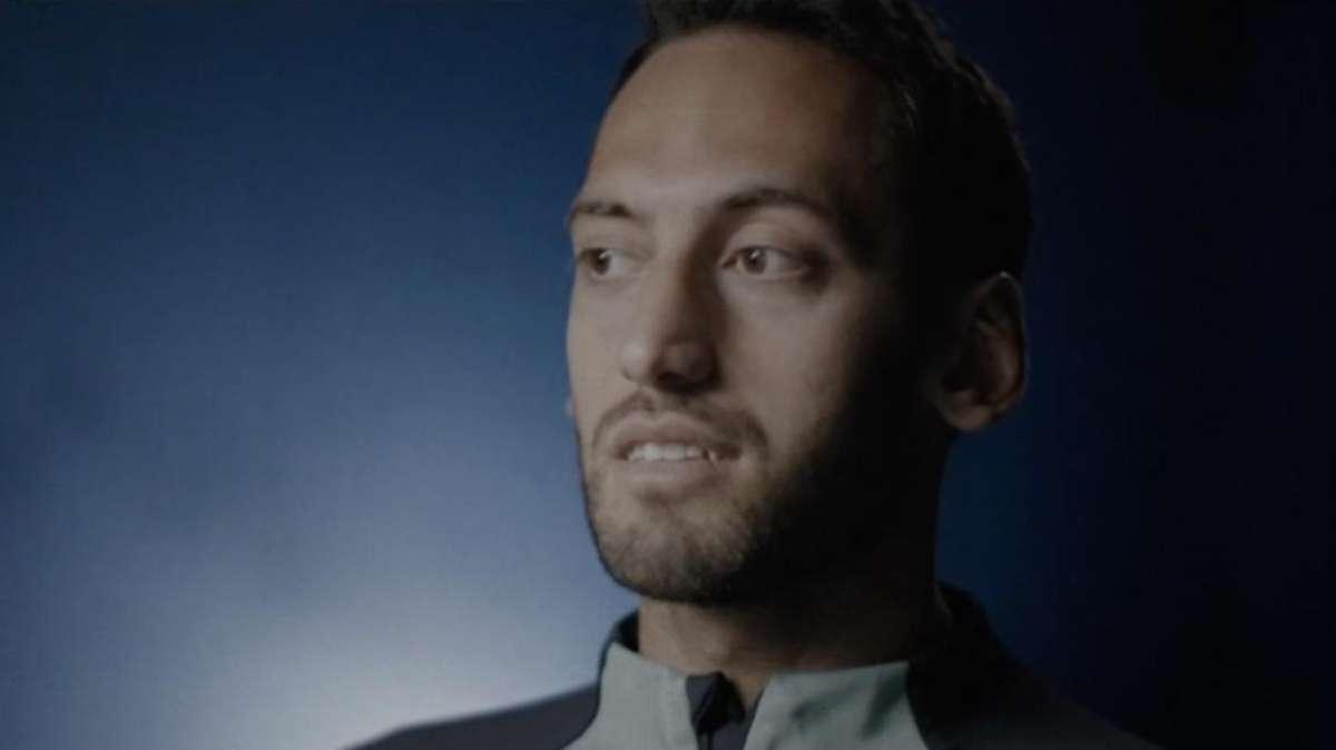 Calhanoglu: "Champions, è normale sognare. Dal Milan all'Inter passo non facile, ma qui sono stato subito felice"
