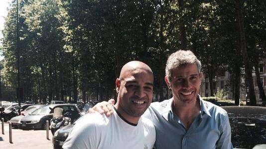 FOTO - Adriano posa con l'amico Francesco Toldo