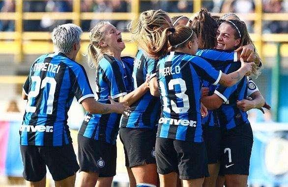 Marinelli alle compagne: "Gli abbracci, i canti, le scommesse sulla partitella, mi mancate come l'aria"