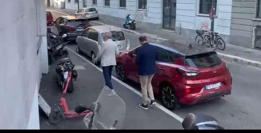 VIDEO - Vanheuseden-AZ, tutto fatto. L'intermediario Contratto ha lasciato la sede