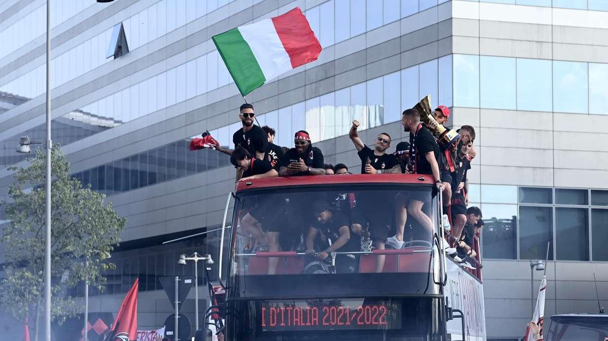 Milan, fioccano multe dopo gli sfottò all'Inter nella festa Scudetto. Sanzionato anche il club