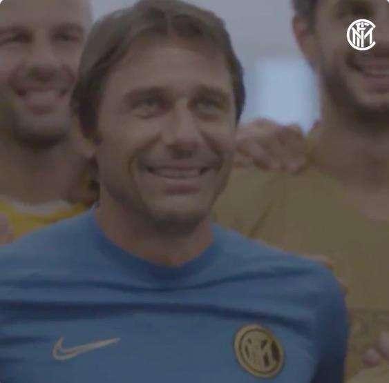 VIDEO - Conte spegne 51 candeline: sorrisi e abbracci per il tecnico nerazzurro