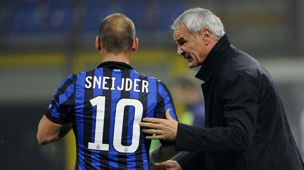 L'addio di Sneijder porterebbe a Lucas, ma per ora...