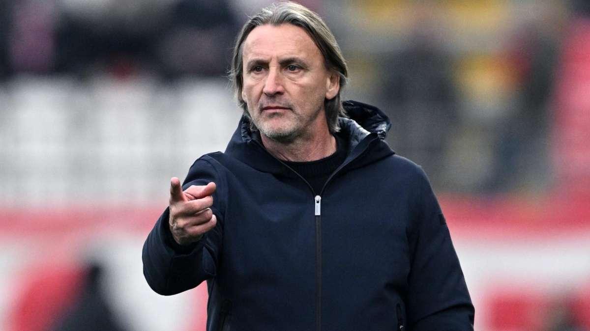 Qui Cagliari - Lavoro di forza e focus sulle palle inattive nell'allenamento odierno. Domani la partenza per Milano 