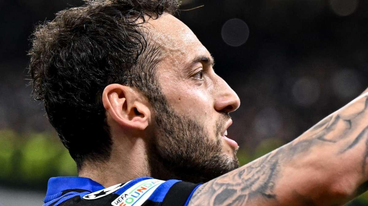 CdS - Calhanoglu, la prospettiva è che resti: Chivu convinto di una cosa. Ma se arriva un'offerta da 30 milioni...