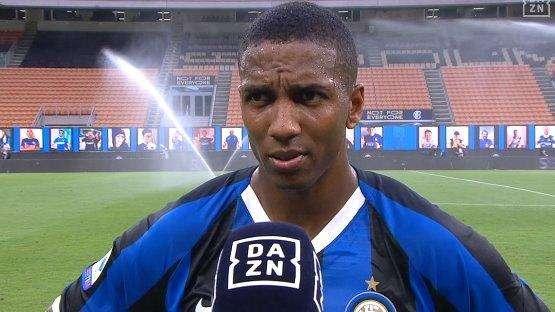 Young al 45esimo: "Stiamo giocando una grande partita, ora avanti così nel secondo tempo"