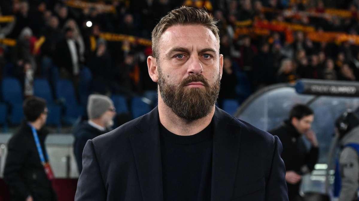 De Rossi esalta il centrocampo dell'Inter: "Asllani e Frattesi sarebbero titolari ovunque". Poi annuncia il ritorno di Smalling 