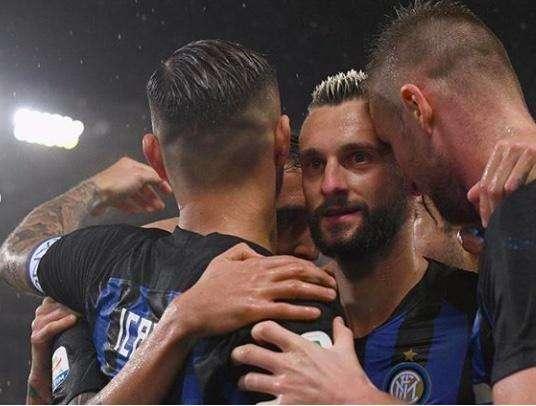 Brozovic, il #coccodrillo, fa i complimenti alla squadra: "Bravi ragazzi"