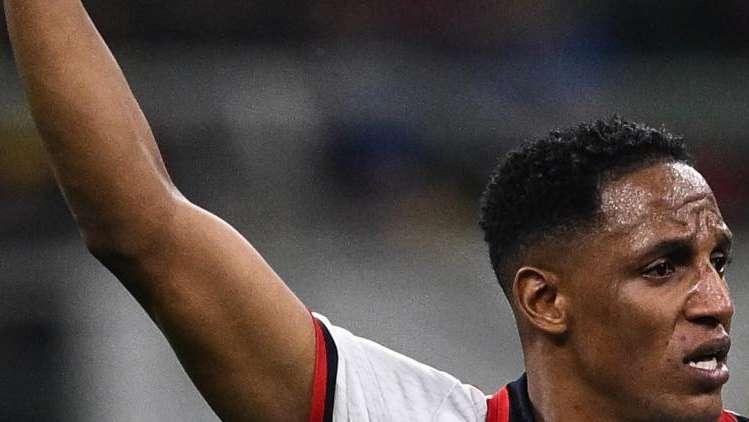 L'Internacional comincia a pensare al possibile dopo-Renan: l'agente Cury offre Yerry Mina