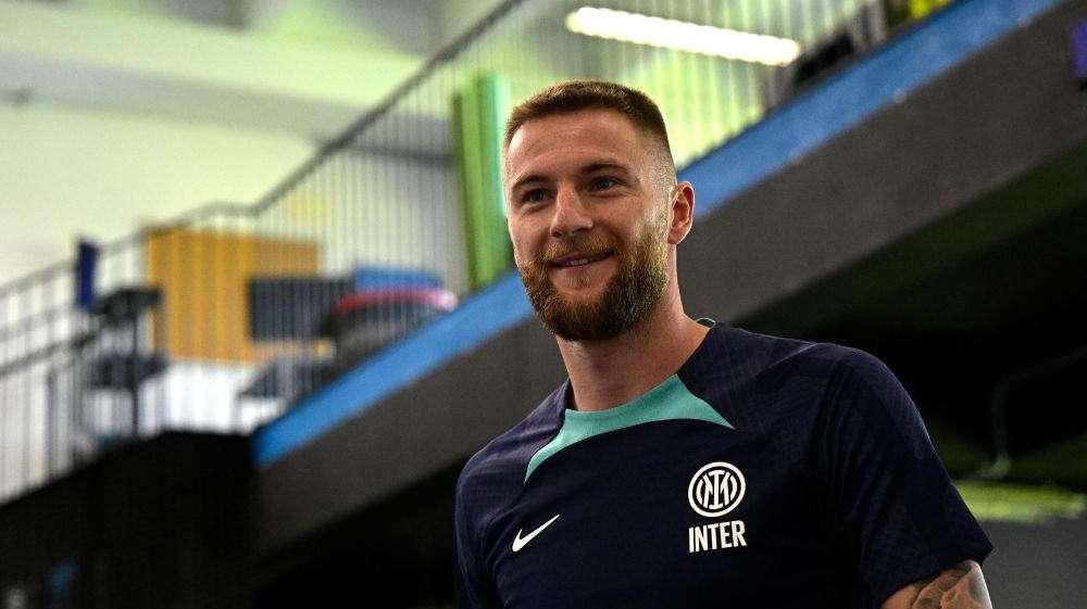 "Guess who's back", l'Inter ritrova Skriniar, Dumfries e De Vrij: allenamento e accoglienza sui social 