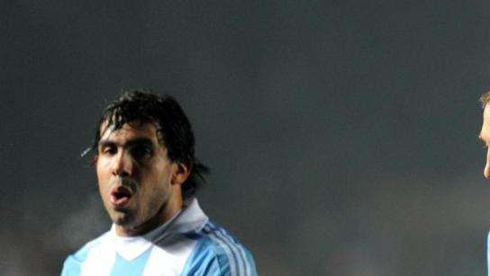 Tévez-PSG, le parti sono lontane. Ma l'Inter...