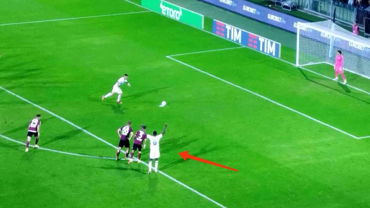 Thuram il veggente: esulta prima che Lautaro calci il rigore!
