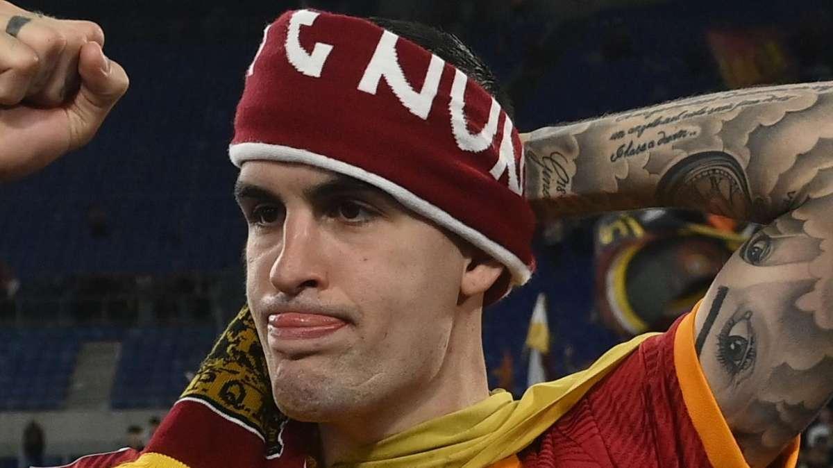 Giudice sportivo, multa di 5mila euro a Mancini per aver sventolato la bandiera biancoceleste con un ratto 
