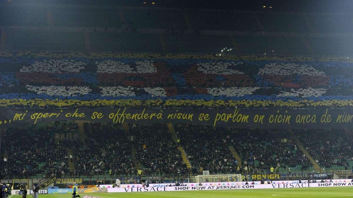 E in curva spunta Babbo Natale (a torso nudo)