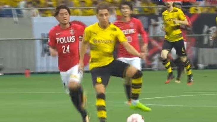 VIDEO - Emre Mor, l'ultimo show col Dortmund: doppietta spettacolo con gli Urawa Red Diamonds