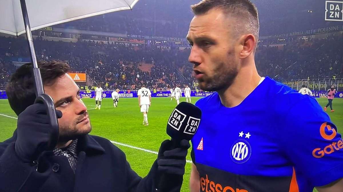De Vrij al cambio campo: "Chivu ci ha detto di chiudere la partita, anche se dobbiamo stare attenti"