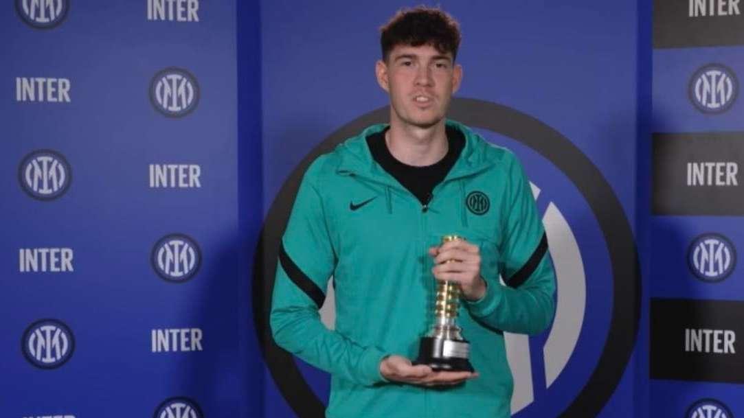 Premio Gentleman, Bastoni 'giovane rivelazione': "Grande tradizione dell'Inter"