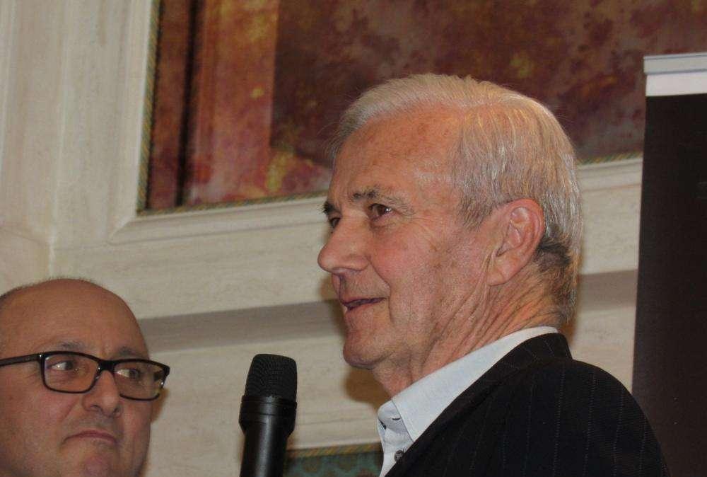 Simoni ribatte: "Ceccarini non è neanche intelligente. Ma l'ho perdonato"