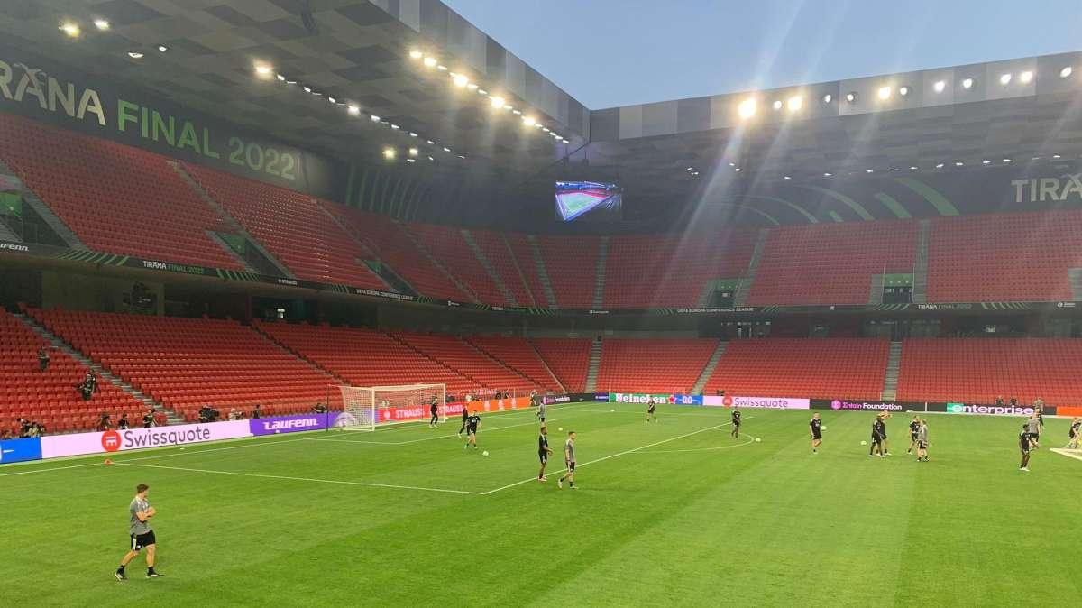 'La vasca' di Britti con l'orologio del De Kuip di Rotterdam senza (un) Tiktak...