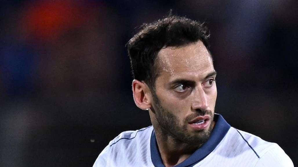 Corsera - Calhanoglu incoraggia i rumors. Sostituti: no della proprietà a profili alla De Paul