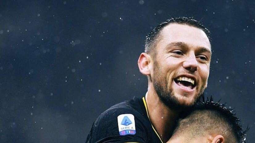 Anche Stefan de Vrij celebra su Twitter il match-winner Lautaro Martinez