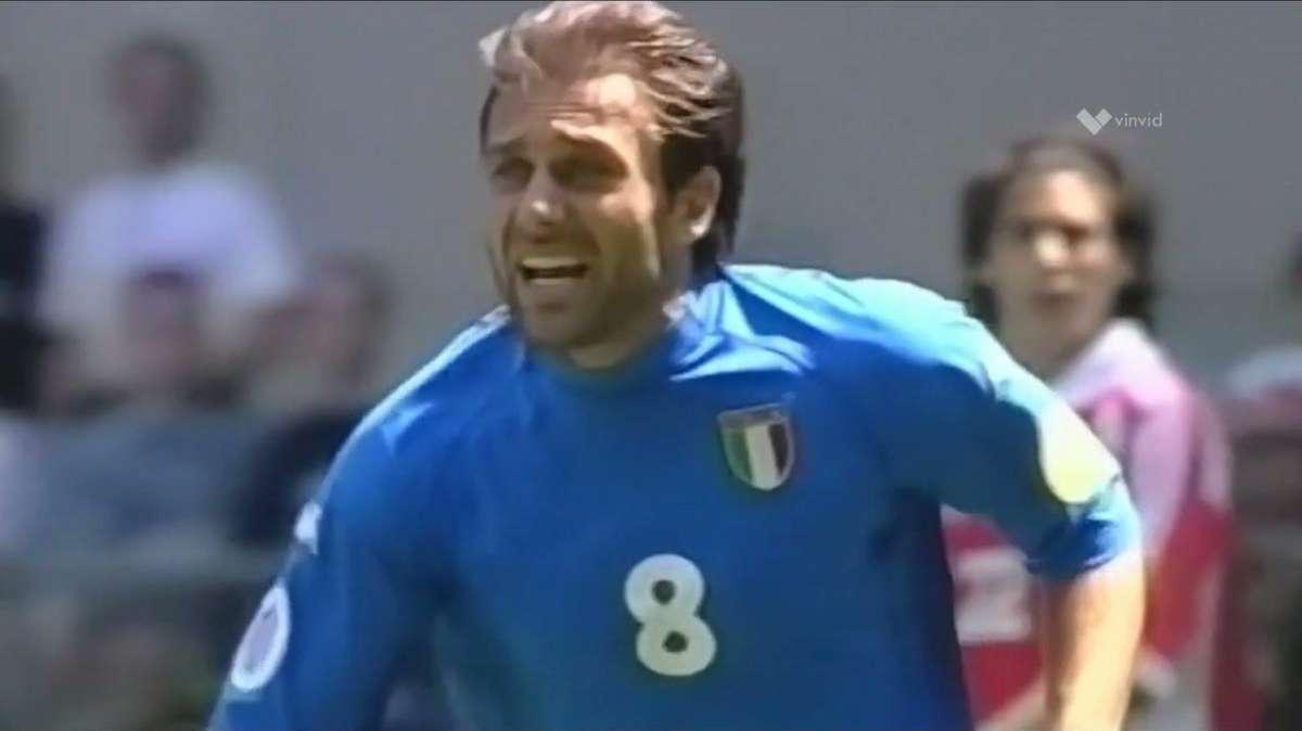 Da Antonio Conte un 'Forza Azzurri' via social. Accompagnato dal suo Italia-Turchia