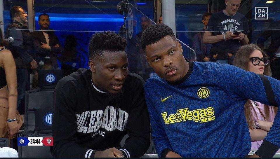 Onana presente al Meazza, scambio di opinioni con Dumfries