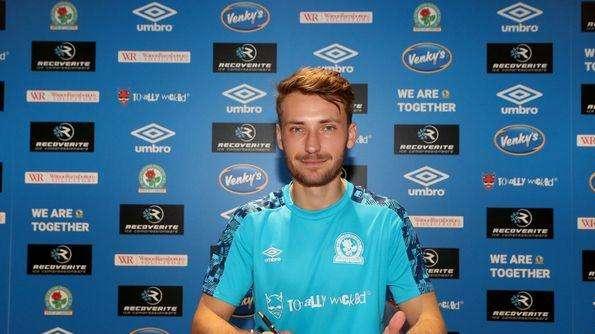 Blackburn Rovers, il tecnico Mowbray esalta Trybull: "Per me è come avere Eriksen"