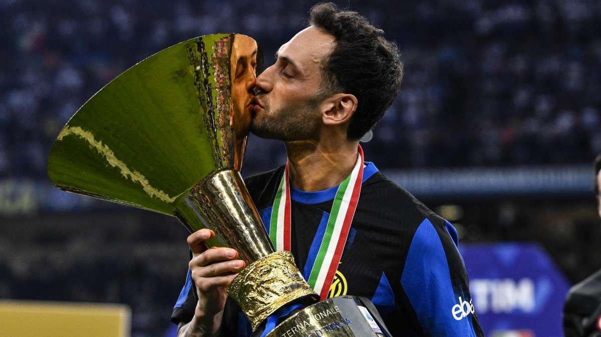 Calhanoglu spazza via le voci sul Bayern: "Sono estremamente felice all'Inter, lo voglio dire chiaramente"