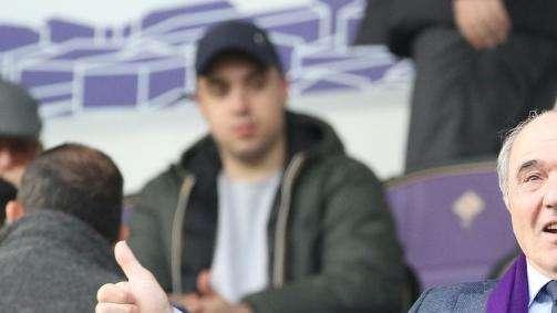 Fiorentina, la spinta del patron Commisso: il presidente nel ritiro di Milano