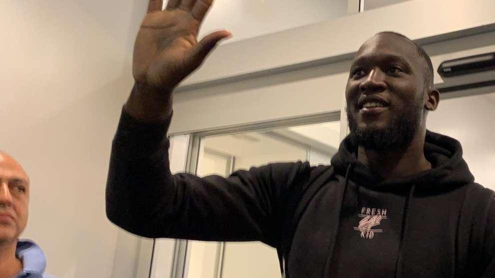 VIDEO - Lukaku è sbarcato a Malpensa, accolto da tanti tifosi: inizia l'avventura nerazzurra del belga