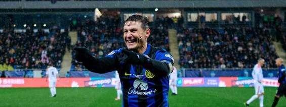 Zanetti torna a vestire la maglia dell'Inter: "Emoziona sempre entrare in campo con questi colori"